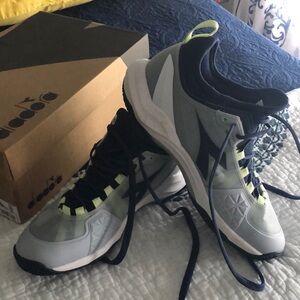 Mens Diadora clay tennis shoes 10